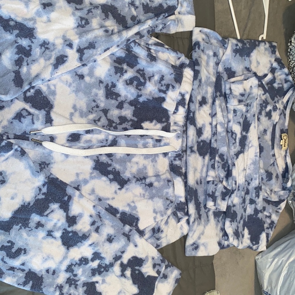 Pj set. Sweater and sweatpants